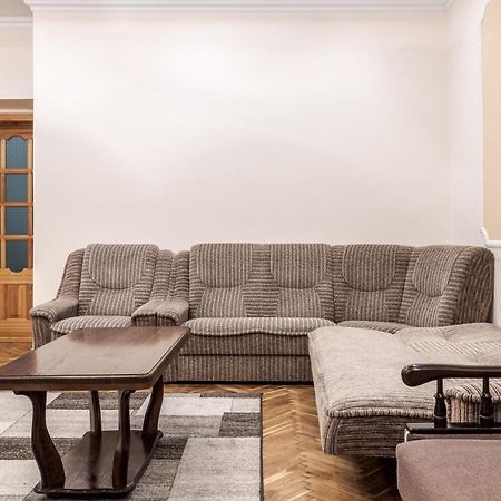 Akademika Hnatyuka Apartment Lviv Kültér fotó