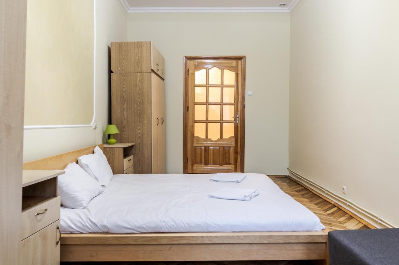 Akademika Hnatyuka Apartment Lviv Kültér fotó