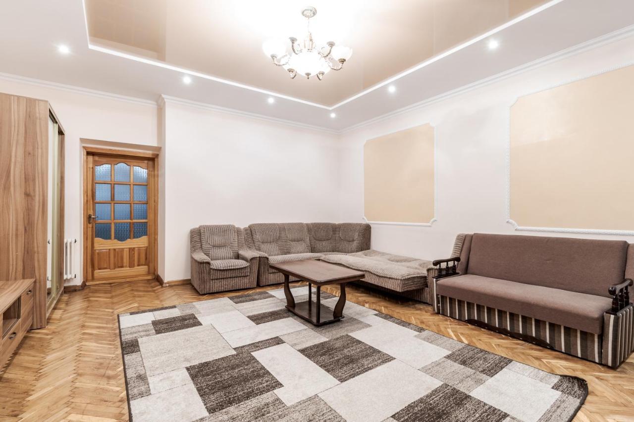 Akademika Hnatyuka Apartment Lviv Kültér fotó