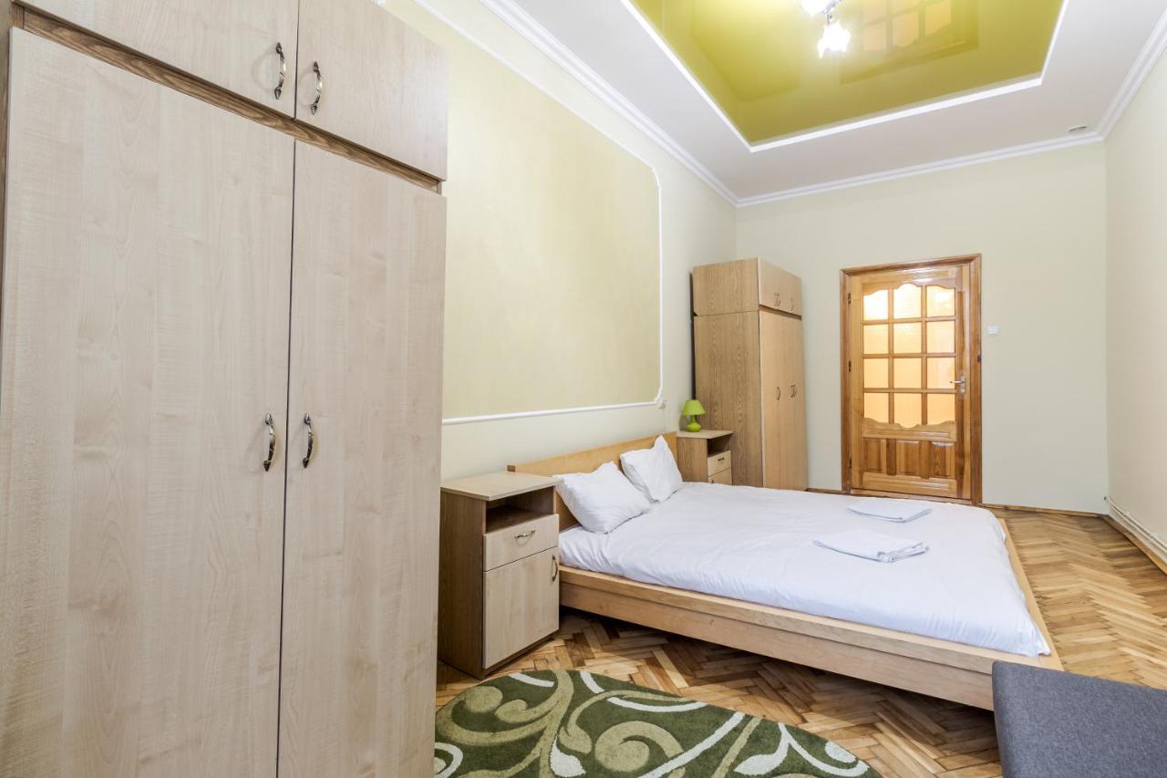 Akademika Hnatyuka Apartment Lviv Kültér fotó