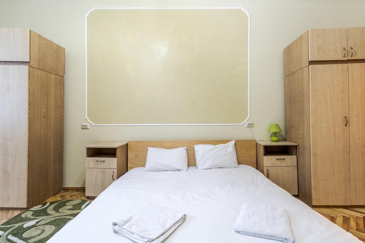 Akademika Hnatyuka Apartment Lviv Kültér fotó