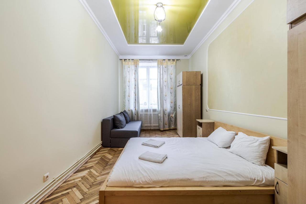 Akademika Hnatyuka Apartment Lviv Kültér fotó