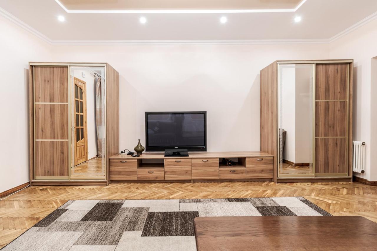 Akademika Hnatyuka Apartment Lviv Kültér fotó