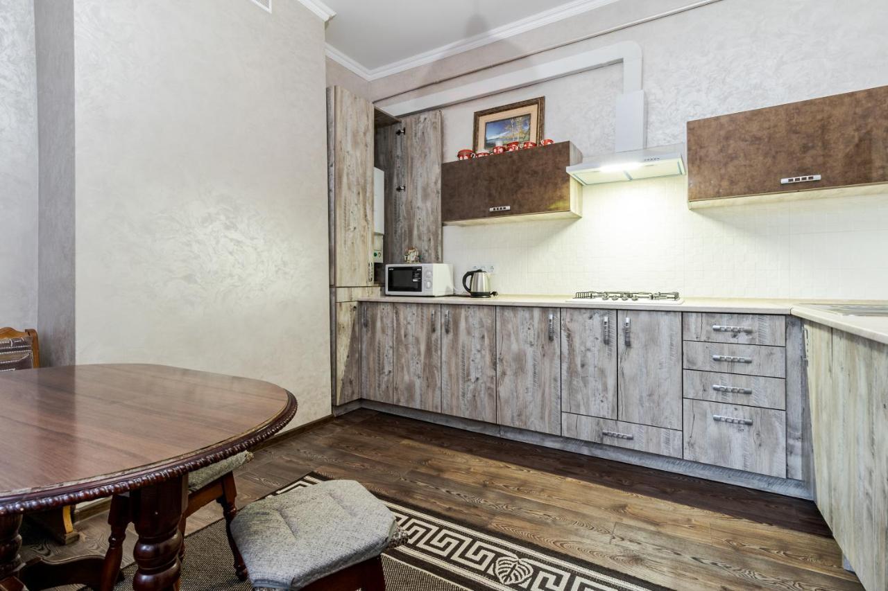 Akademika Hnatyuka Apartment Lviv Kültér fotó