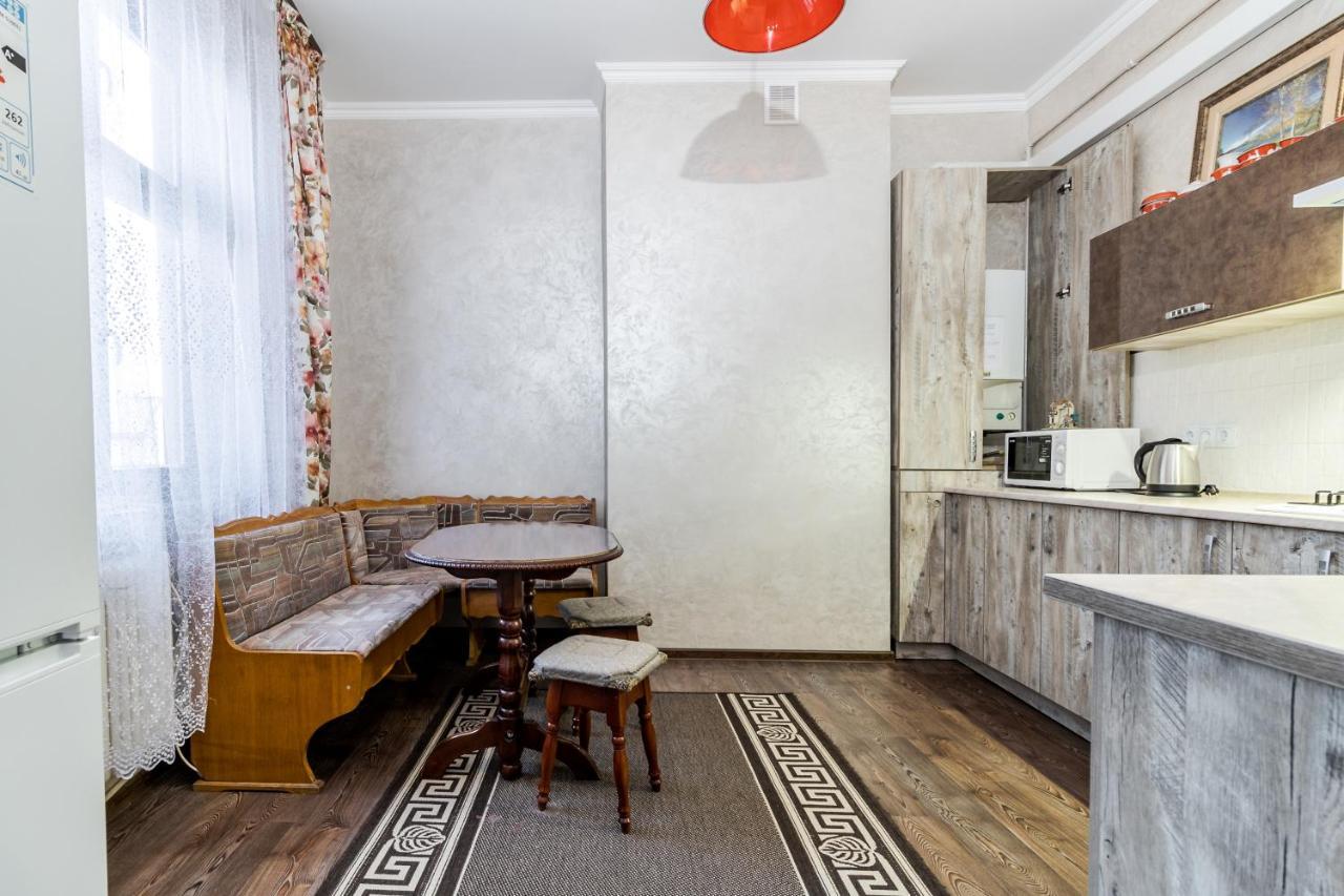 Akademika Hnatyuka Apartment Lviv Kültér fotó