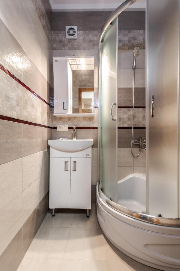 Akademika Hnatyuka Apartment Lviv Kültér fotó
