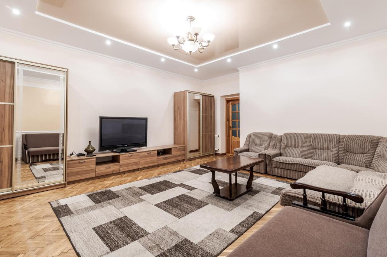 Akademika Hnatyuka Apartment Lviv Kültér fotó