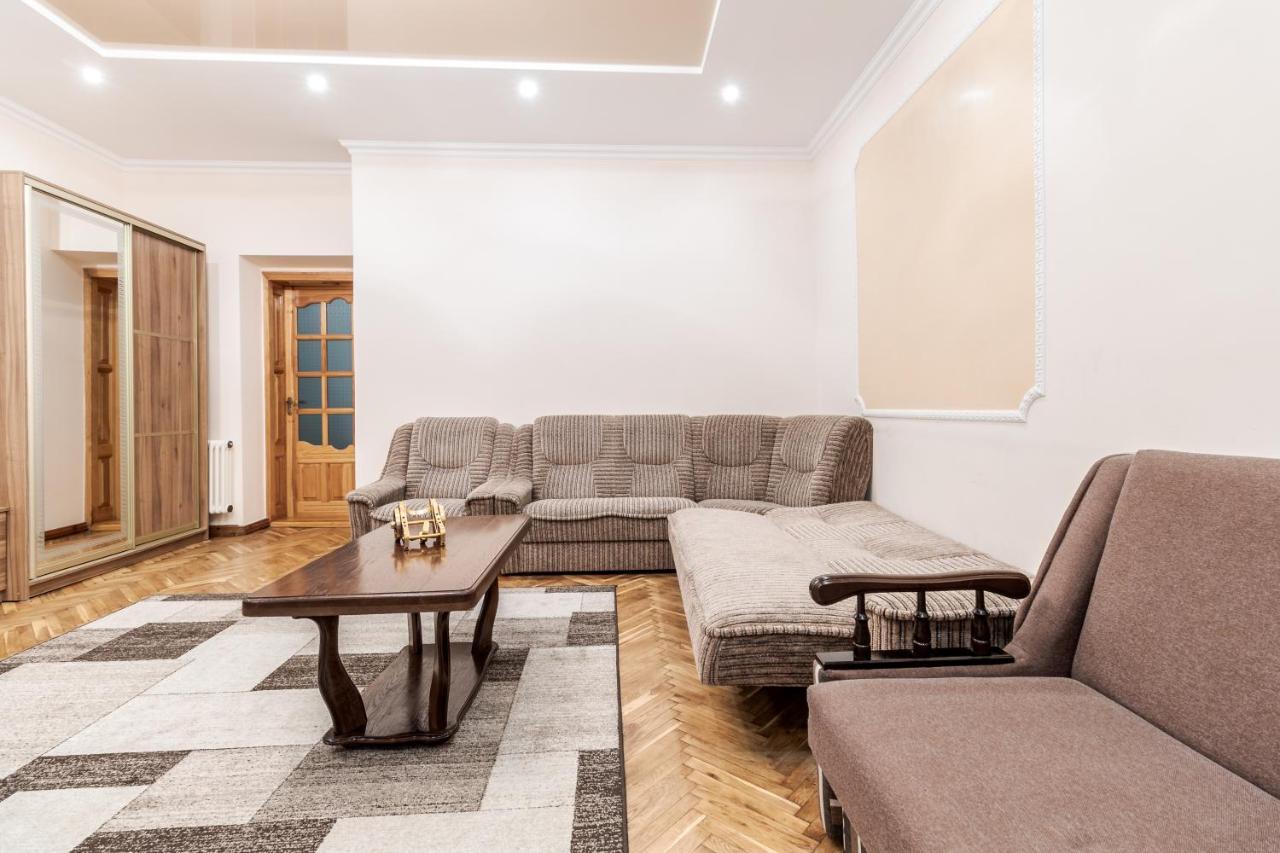 Akademika Hnatyuka Apartment Lviv Kültér fotó